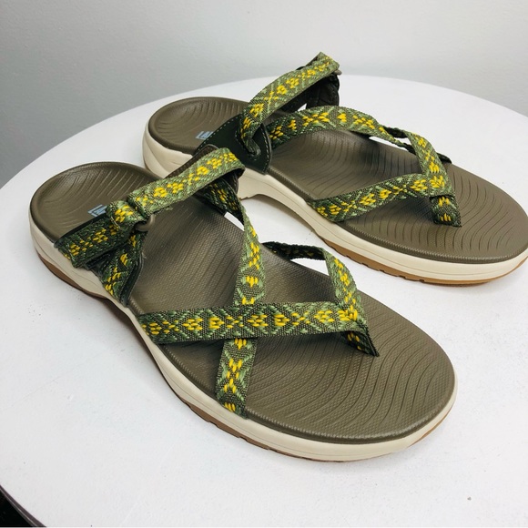 NWOT Lake & Trail Bailey green & yellow slip on sandals SZ 9M  RR1 - Picture 1 of 11